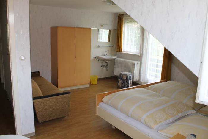 1 rotes Zimmer alt
