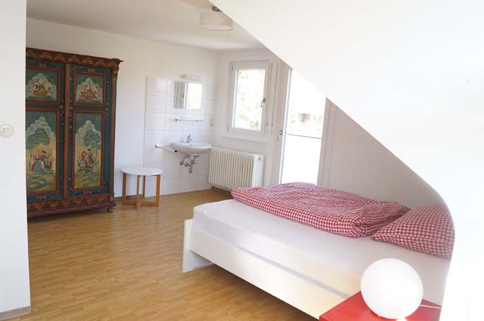 1 rotes Zimmer neu